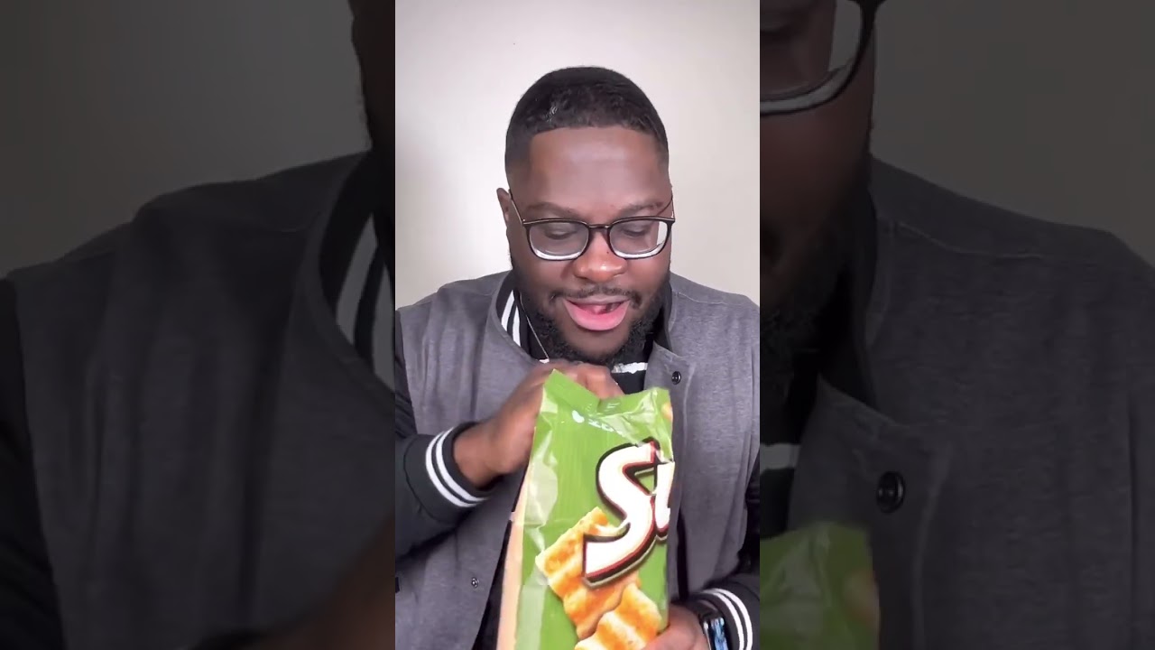 👀 GARLIC BREAD SUN CHIPS 👀 Supplied by Bussin Snacks #food #snacks #foodreview #shorts