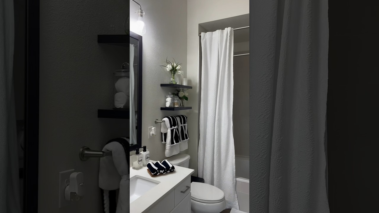 Small bathroom decor 🚽